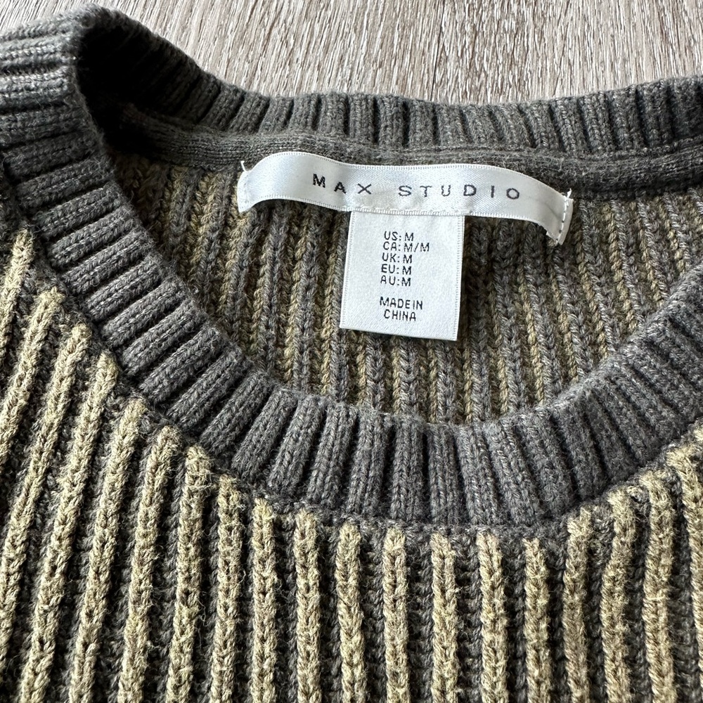 Sweater - Picture 3 of 4